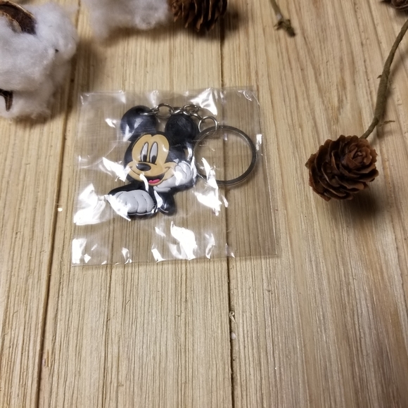 🐀🐀Adorable Mickey Mouse Key Chain🐀🐀 - Picture 4 of 8